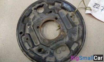 Щит опорный задний правый от Pontiac Vibe 2002-2008