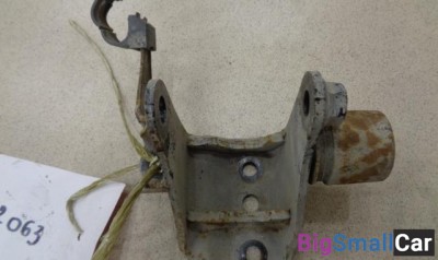 Кронштейн двигателя задний от Toyota Corolla E150 2006-2013