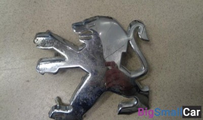 Эмблема передняя от Peugeot 308 1 2007-2013 - купить Белой Глине