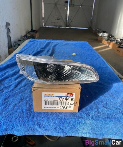 Фара противотуманная правая Lexus RX