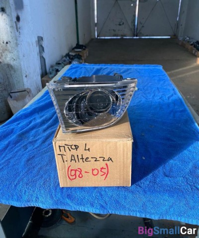 Фара противотуманная левая Toyota Altezza