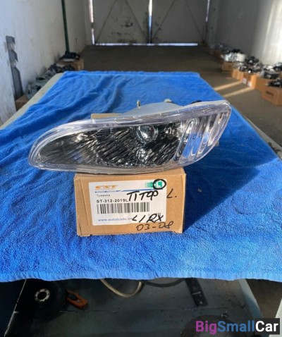 Фара противотуманная левая Lexus RX