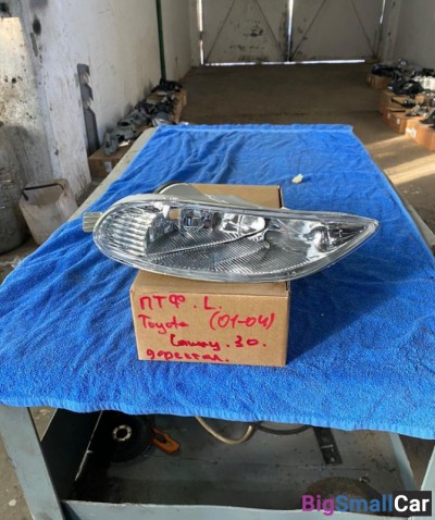 Фара противотуманная левая Toyota Camry (30)