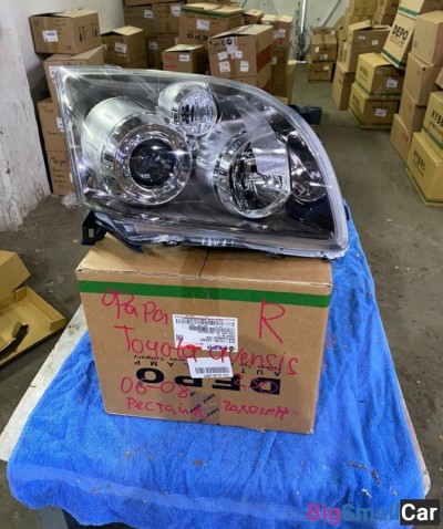 Фара правая Тойота авенсисtoyota Avensis