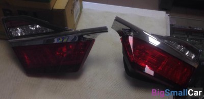 Фонари задние в крышку багажника Toyota Camry 55