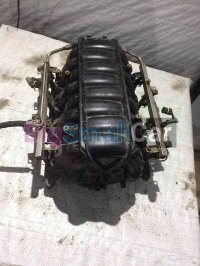 Топливная рампа с форсунками и впускным коллекторо